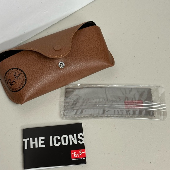 Ray-Ban sunglasses case - Picture 2 of 10